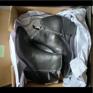 Frye Judith Zip Bootie-Black